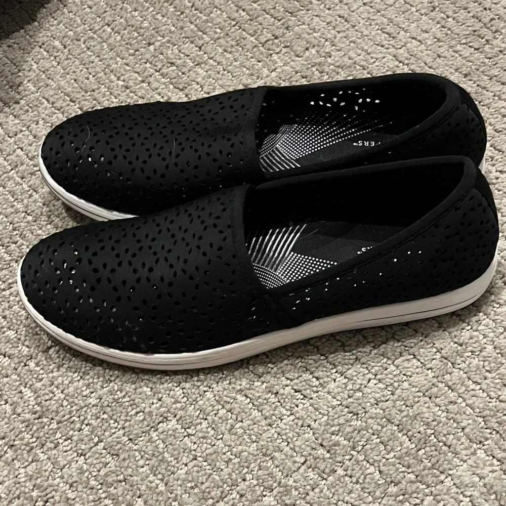 Clarks Cloudsteppers Black Perforated Slip-Ons 8 1/2